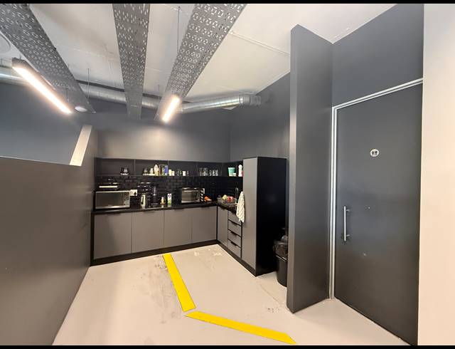 245M² OFFICE TO LET IN GARDENS